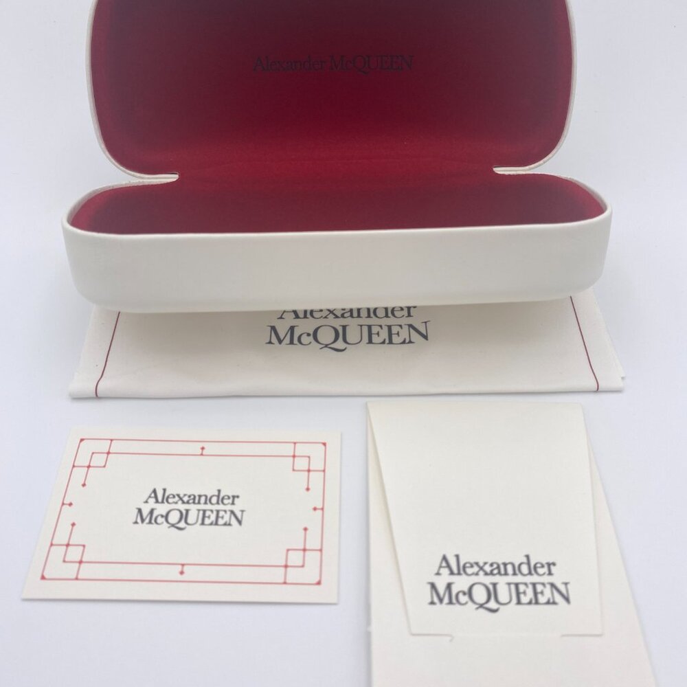 Alexander McQueen Sunglasses Case Set, White Hard Clamshell,Boxed,Cleaning Cloth - Picture 3 of 9